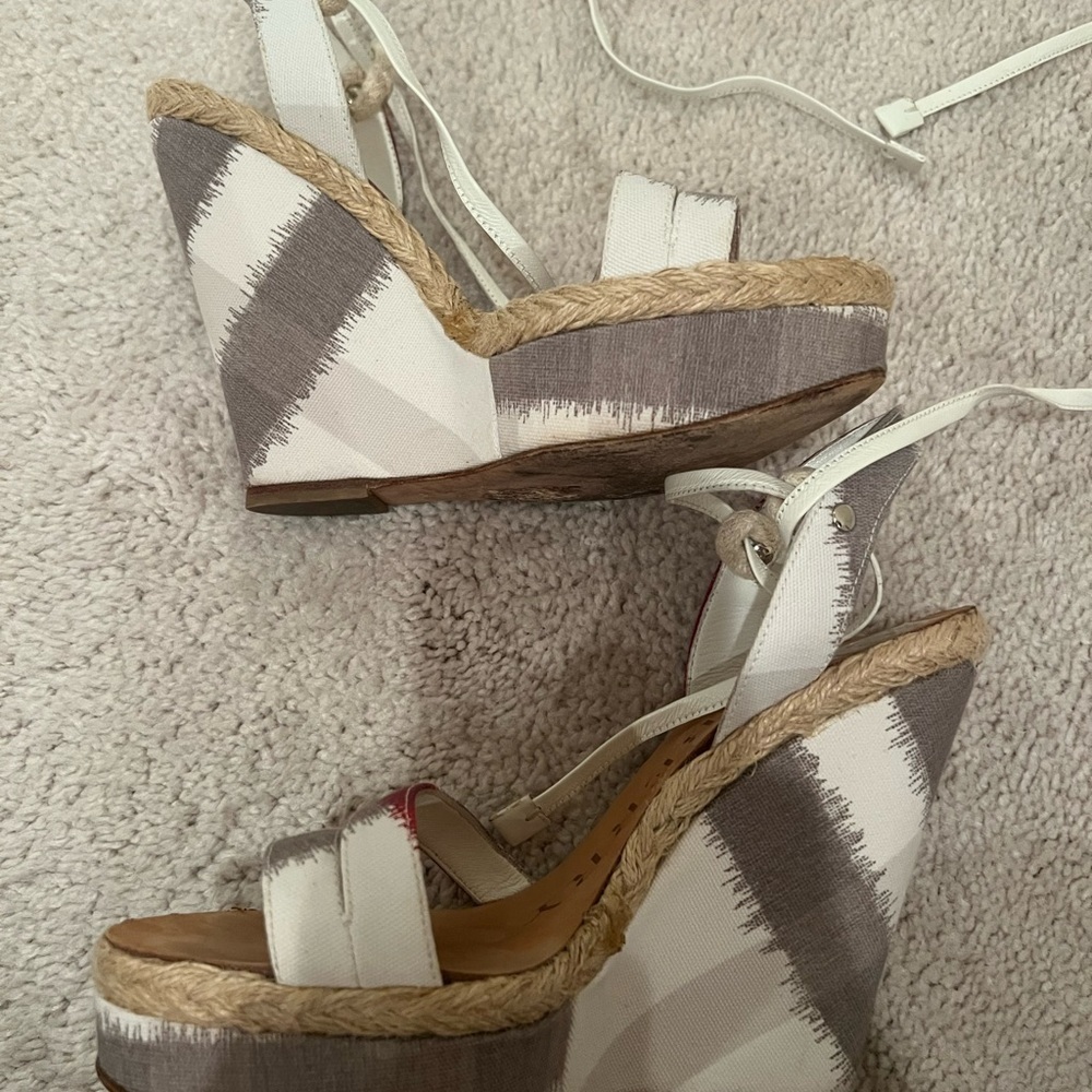 Burberry Wedges in Excellent Condition. Size 6.5 - Picture 4 of 8